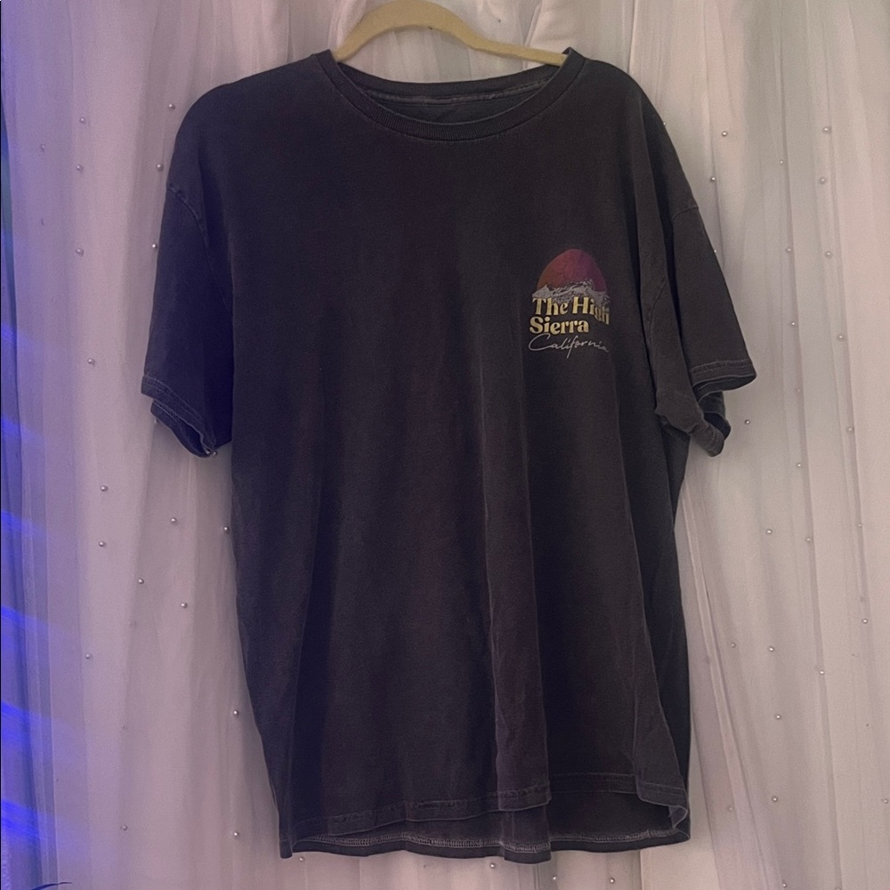 High Sierra Gray T-Shirt with Graphic Design